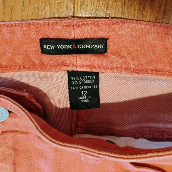 New York & Company Pink Coral Capri Jeans Size 12 with Button Hem Detail - Picture 2 of 6